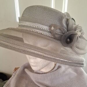 Elegant Grey Wide-Brim Women’s Hat With Beads Pre-owned. Small Stain Inside Brim